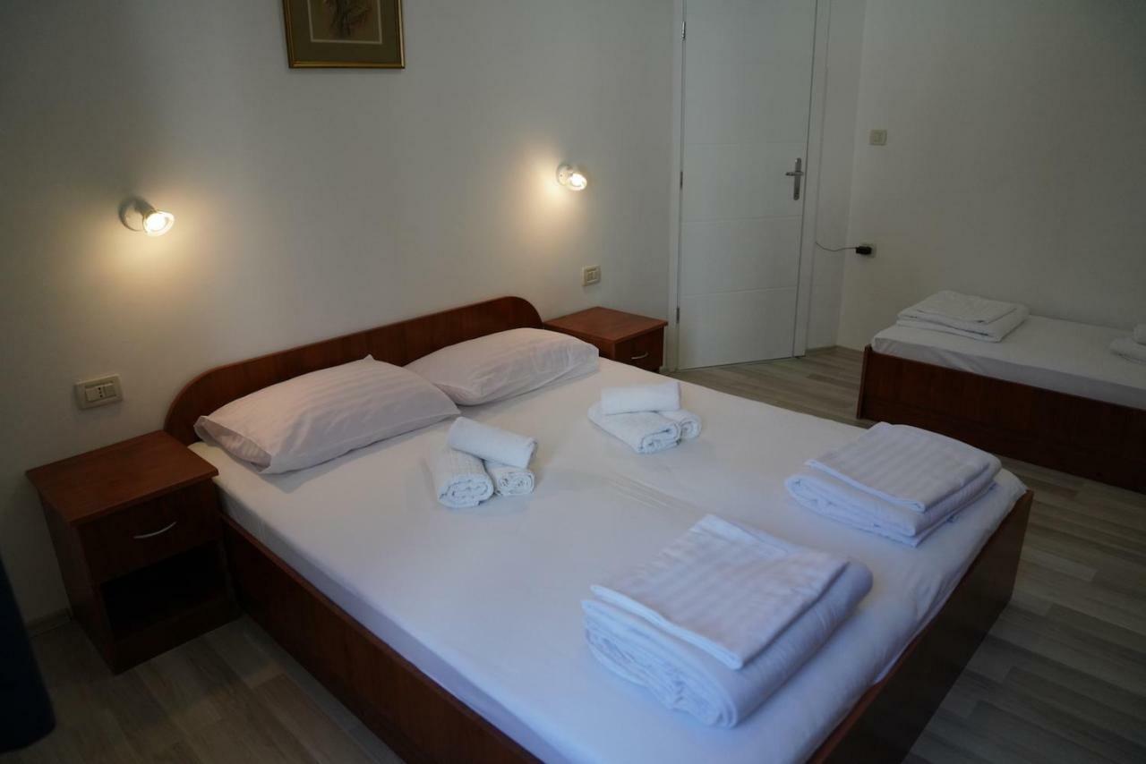Sesar Apartments Krk - No. 2 Vinko Кърк Екстериор снимка